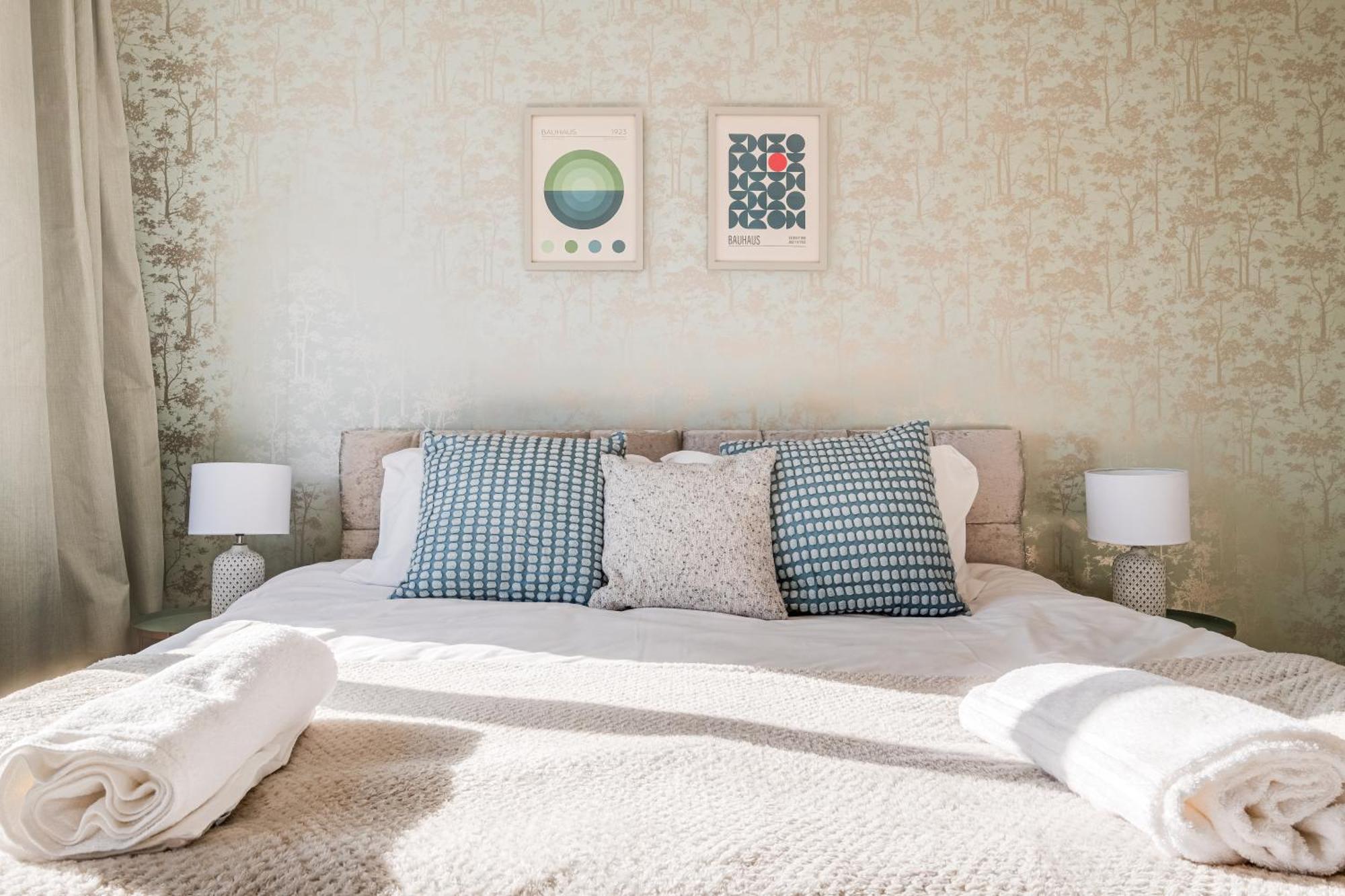 Comfy And Freshly Redecorated Home By Our Home Short Stays Close To Town Centre With Free Parking 베드퍼드 외부 사진