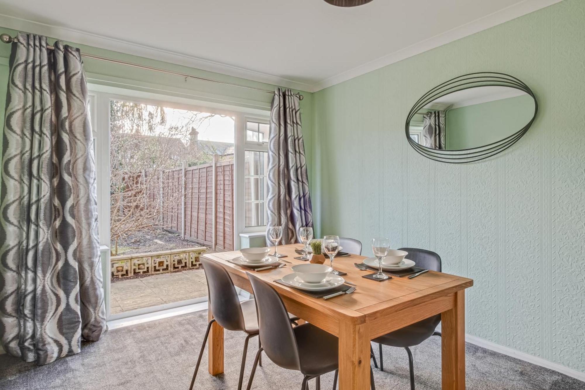 Comfy And Freshly Redecorated Home By Our Home Short Stays Close To Town Centre With Free Parking 베드퍼드 외부 사진